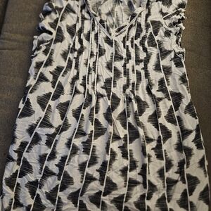 Black and White V-Neck Printed Dress
